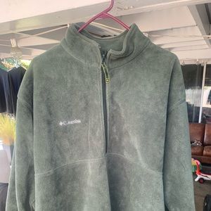 Men’s fleece jacket.